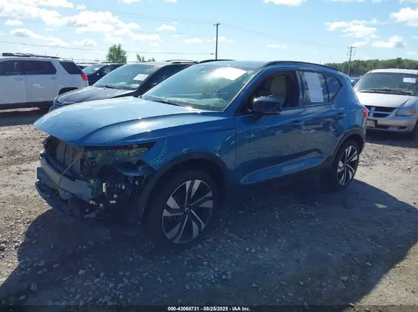YV4L12UMXR2227911 2024 VOLVO XC40 - Image 2