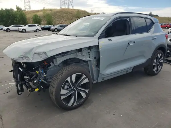 YV4L12UMXS2455929 2025 VOLVO XC40 - Image 1