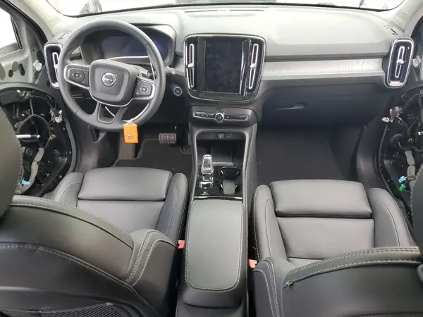 YV4L12UMXS2455929 2025 VOLVO XC40 - Image 8