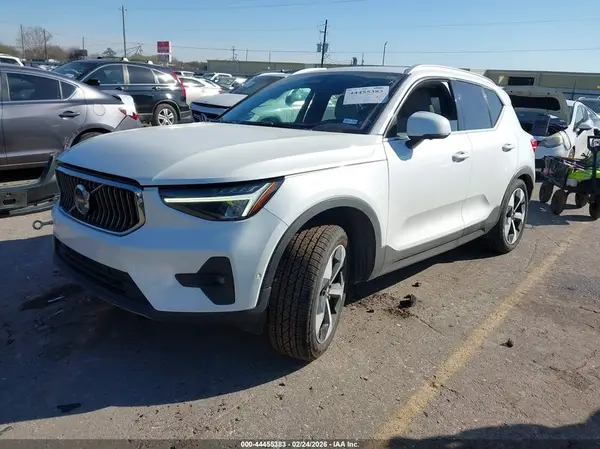 YV4L12UN0P2913770 2023 VOLVO XC40 - Image 2