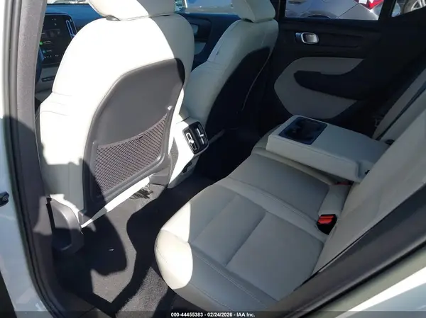 YV4L12UN0P2913770 2023 VOLVO XC40 - Image 8