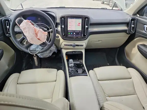 YV4L12UN0P2981812 2023 VOLVO XC40 - Image 8