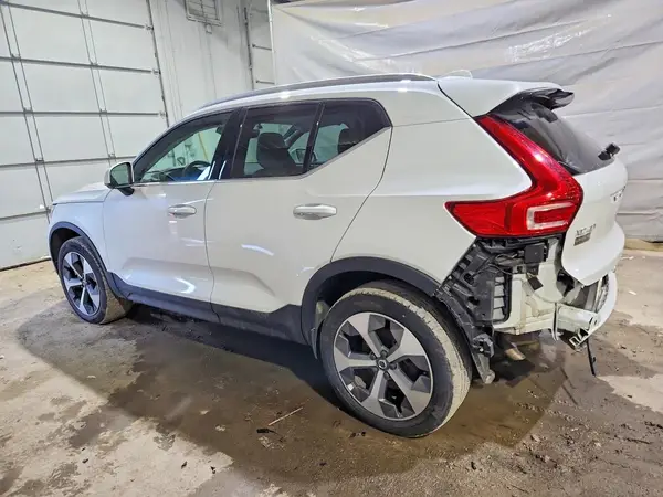 YV4L12UN1P2987067 2023 VOLVO XC40 - Image 2