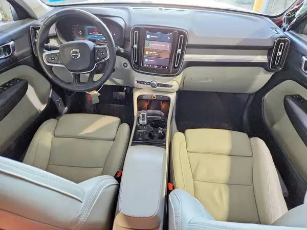 YV4L12UN1P2987067 2023 VOLVO XC40 - Image 8