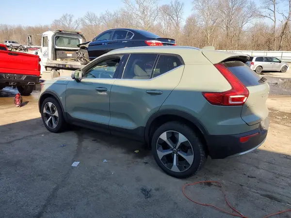 YV4L12UN4P2085898 2023 VOLVO XC40 - Image 2