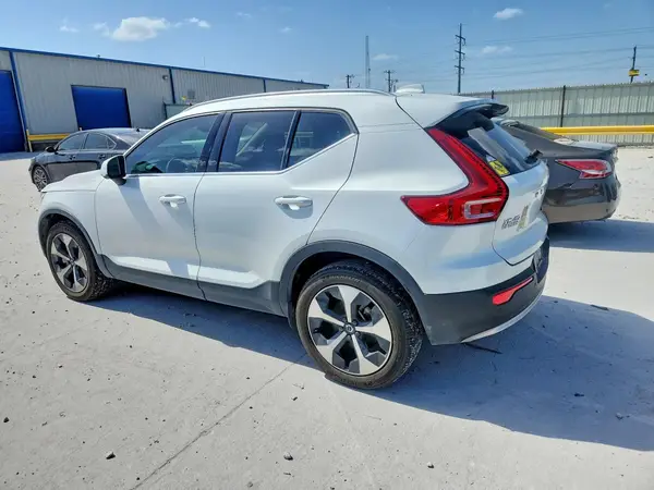 YV4L12UN4P2915604 2023 VOLVO XC40 - Image 2