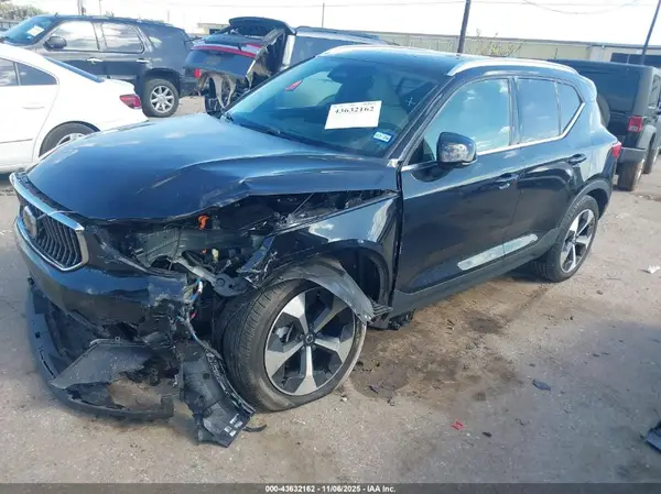 YV4L12UN4P2916042 2023 VOLVO XC40 - Image 2