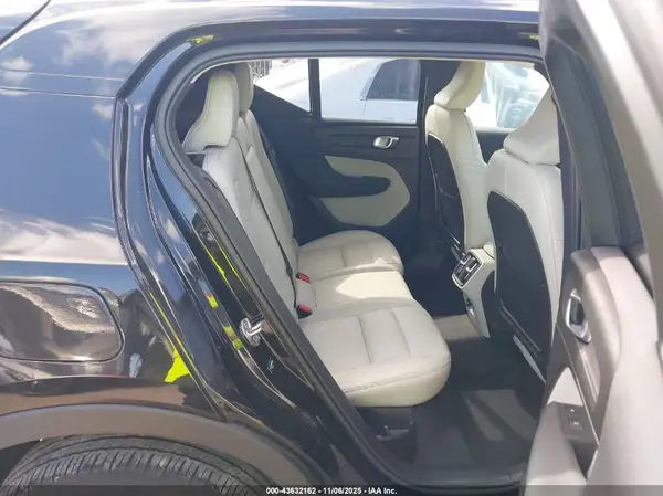 YV4L12UN4P2916042 2023 VOLVO XC40 - Image 8