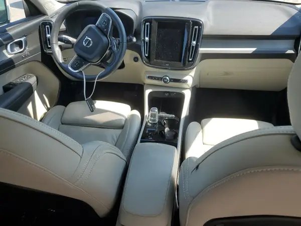 YV4L12UN5P2014287 2023 VOLVO XC40 - Image 8