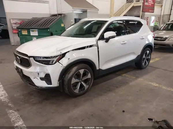 YV4L12UN5P2093993 2023 VOLVO XC40 - Image 2