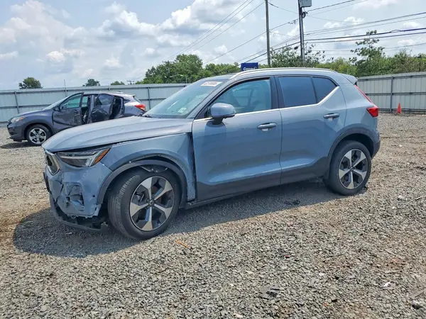 YV4L12UN5P2993583 2023 VOLVO XC40 - Image 1