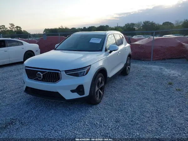 YV4L12UN7P2948709 2023 VOLVO XC40 - Image 2
