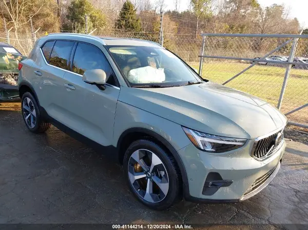 YV4L12UN9P2029097 2023 VOLVO XC40 - Image 1