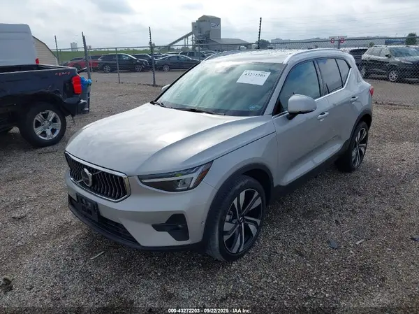 YV4L12UN9P2075643 2023 VOLVO XC40 - Image 2