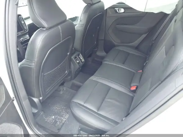 YV4L12UN9P2075643 2023 VOLVO XC40 - Image 8