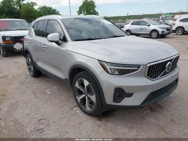 YV4L12UN9P2927523 2023 VOLVO XC40 - Image 1