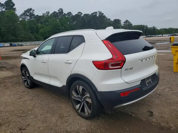 YV4L12UNXP2114157 2023 VOLVO XC40 - Image 2