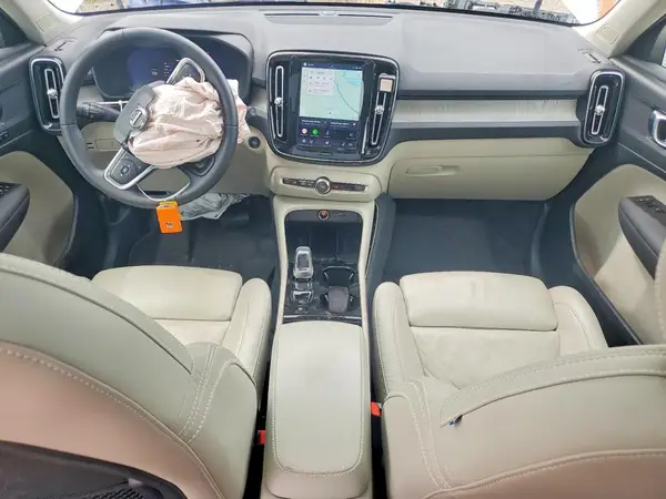 YV4L12UNXP2114157 2023 VOLVO XC40 - Image 8