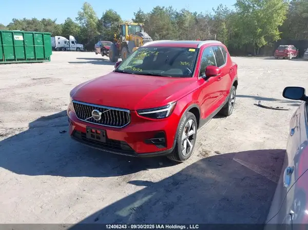YV4L12UNXP2929975 2023 VOLVO XC40 - Image 2