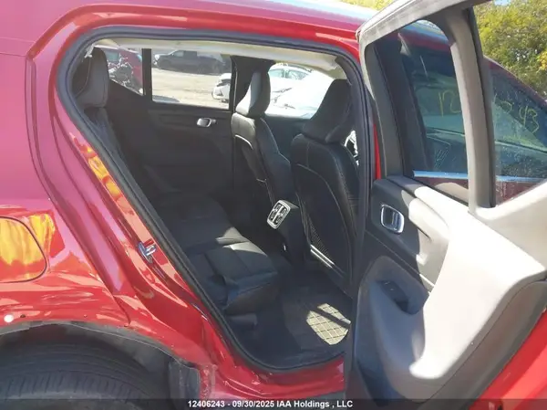 YV4L12UNXP2929975 2023 VOLVO XC40 - Image 8
