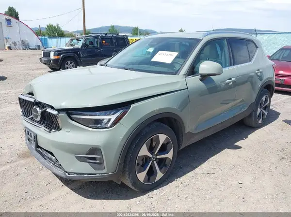 YV4L12UNXP2930656 2023 VOLVO XC40 - Image 2