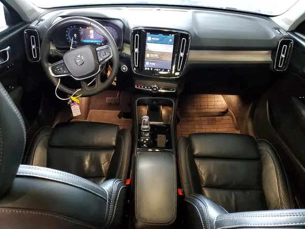 YV4L12UNXP2931600 2023 VOLVO XC40 - Image 8