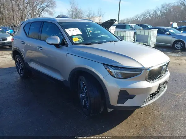 YV4L12UV0P2055118 2023 VOLVO XC40 - Image 1