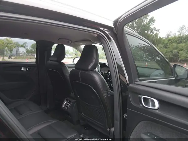 YV4L12UV2P2914743 2023 VOLVO XC40 - Image 8