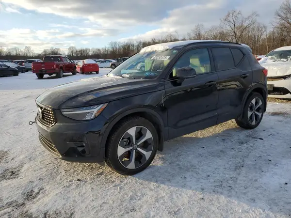 YV4L12UW0P2039929 2023 VOLVO XC40 - Image 1