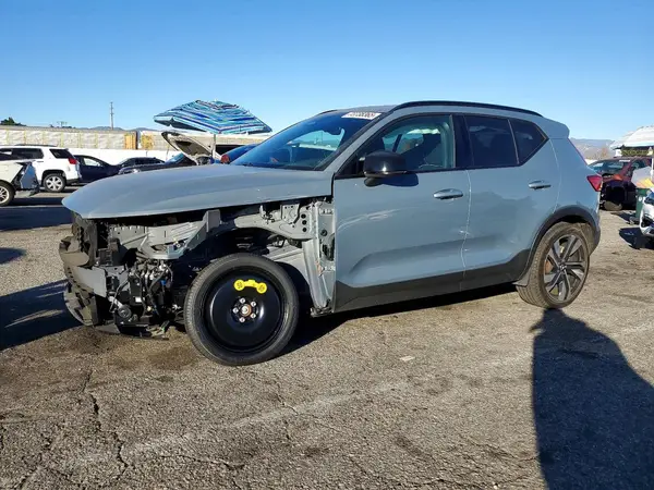 YV4L12UW0P2110594 2023 VOLVO XC40 - Image 1