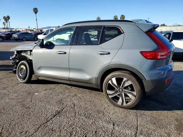 YV4L12UW0P2110594 2023 VOLVO XC40 - Image 2