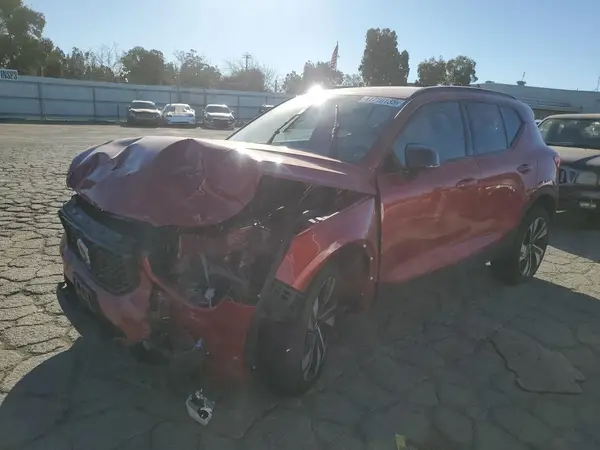 YV4L12UW0P2947359 2023 VOLVO XC40 - Image 1