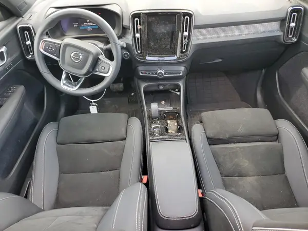 YV4L12UW1P2007040 2023 VOLVO XC40 - Image 8