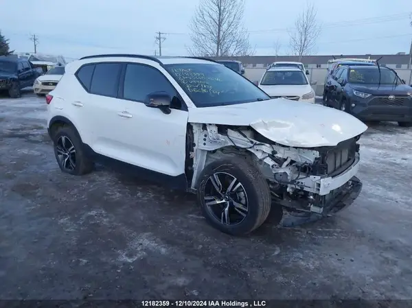 YV4L12UW1P2099010 2023 VOLVO XC40 - Image 1