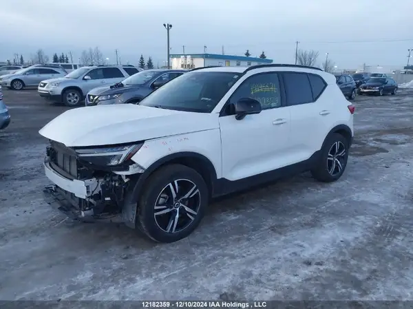 YV4L12UW1P2099010 2023 VOLVO XC40 - Image 2