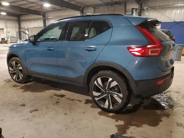 YV4L12UW1P2101919 2023 VOLVO XC40 - Image 2