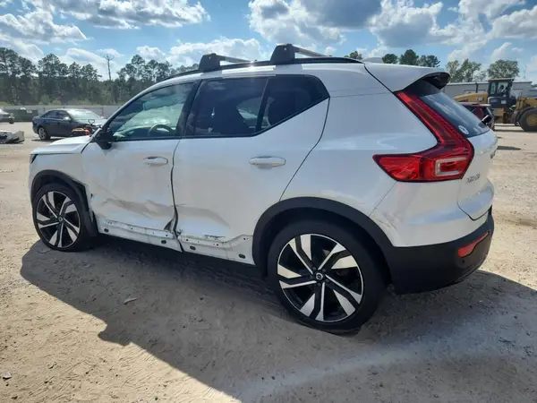 YV4L12UW2P2049894 2023 VOLVO XC40 - Image 2