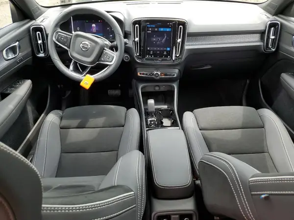 YV4L12UW2P2109026 2023 VOLVO XC40 - Image 8
