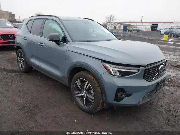 YV4L12UW3P2081026 2023 VOLVO XC40 - Image 1
