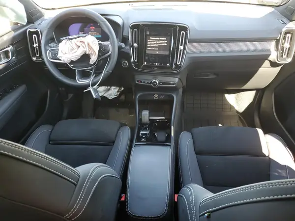 YV4L12UW3P2939546 2023 VOLVO XC40 - Image 8