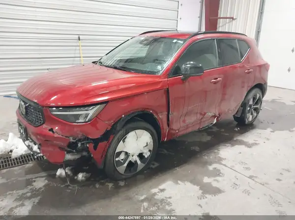 YV4L12UW4P2943637 2023 VOLVO XC40 - Image 2