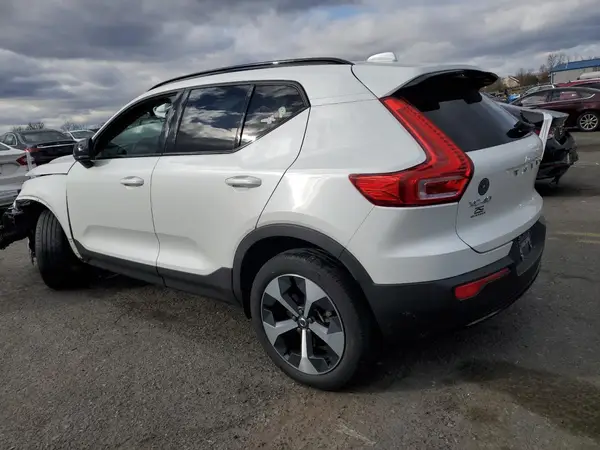 YV4L12UW5P2013021 2023 VOLVO XC40 - Image 2