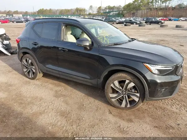 YV4L12UW6P2082915 2023 VOLVO XC40 - Image 1