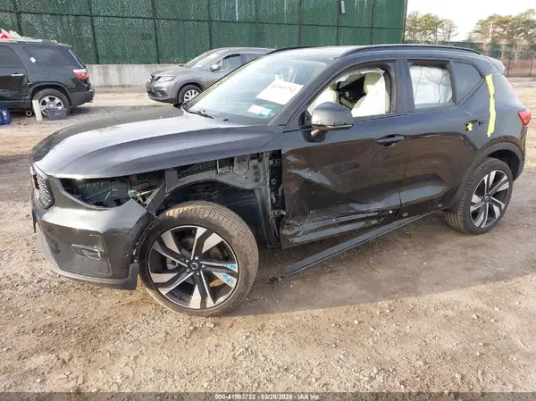 YV4L12UW6P2082915 2023 VOLVO XC40 - Image 2