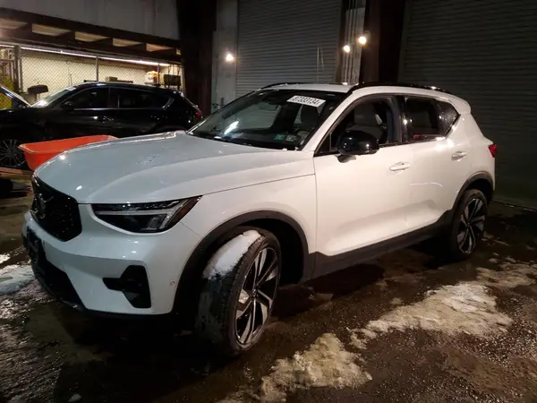 YV4L12UW6P2097852 2023 VOLVO XC40 - Image 1