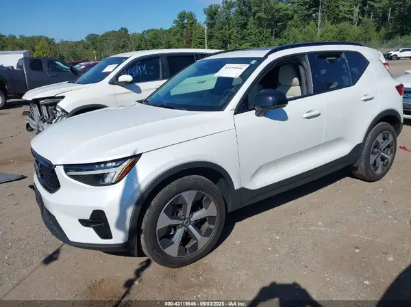 YV4L12UW6P2948418 2023 VOLVO XC40 - Image 2