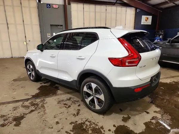 YV4L12UW6P2977806 2023 VOLVO XC40 - Image 2