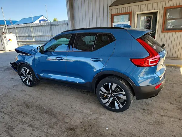 YV4L12UW7P2007950 2023 VOLVO XC40 - Image 2