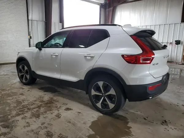 YV4L12UW7P2912043 2023 VOLVO XC40 - Image 2