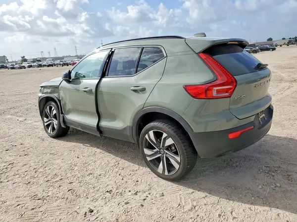YV4L12UW8P2006886 2023 VOLVO XC40 - Image 2